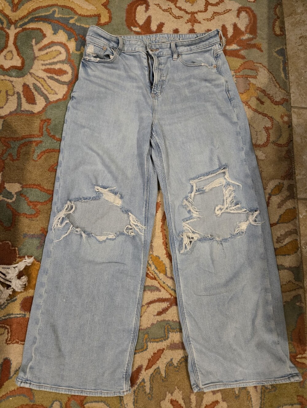American Eagle drapey super high-rise baggy wide-leg, size 10 R lightwash jeans - Picture 1 of 5